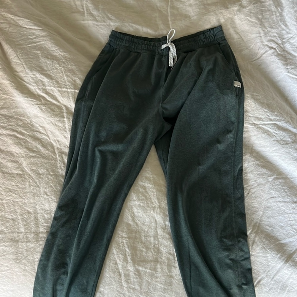 Vuori green joggers woman’s